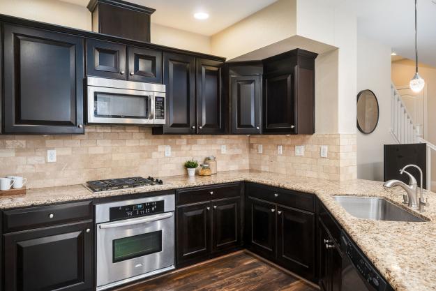 338 El Paseo Cir Kitchen