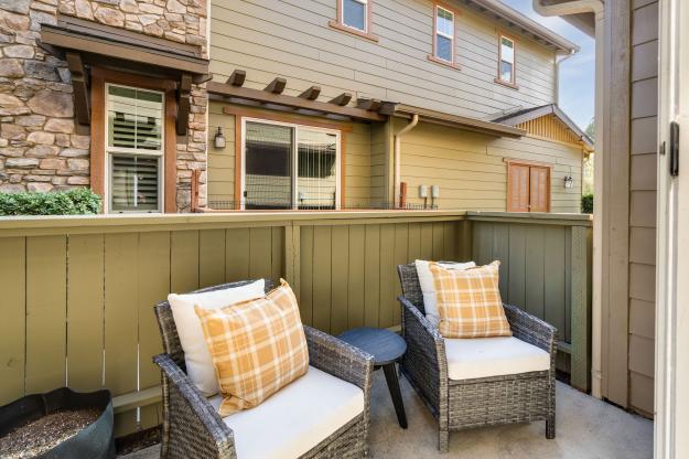 338 El Paseo Cir Side Patio