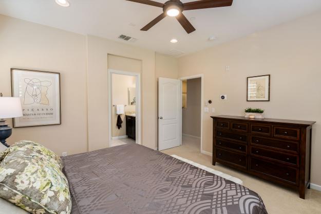 338 El Paseo Cir Primary Bedroom