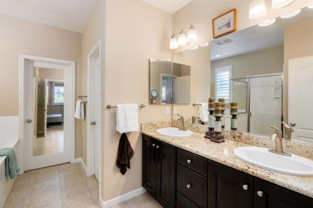 338 El Paseo Cir Primary Bathroom