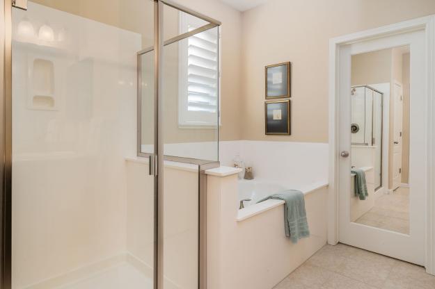 338 El Paseo Cir Primary Bathroom