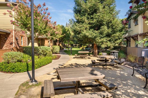 338 El Paseo Cir Community