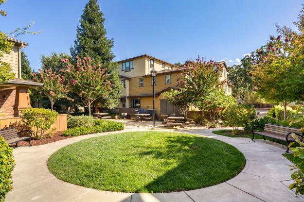 338 El Paseo Cir Community