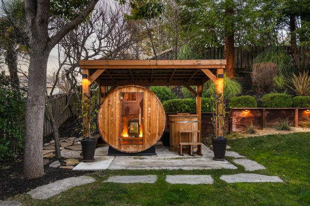 1057 Cheshire Cir Back Yard