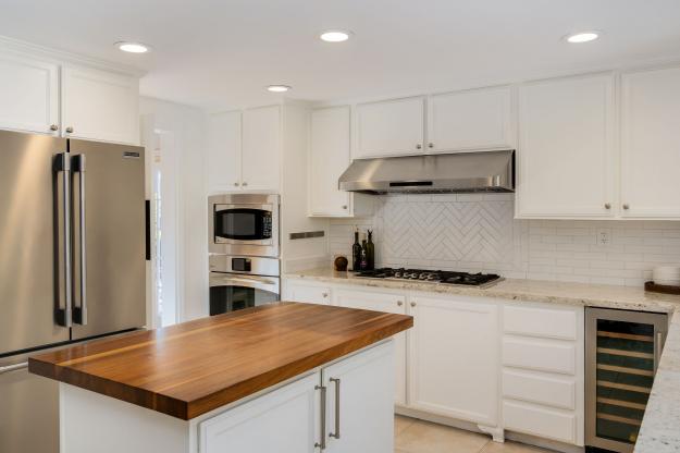 1057 Cheshire Cir Kitchen