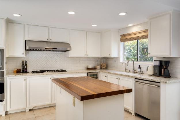 1057 Cheshire Cir Kitchen