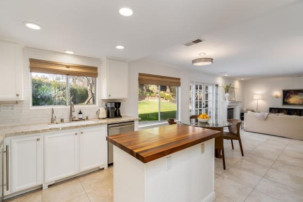 1057 Cheshire Cir Kitchen