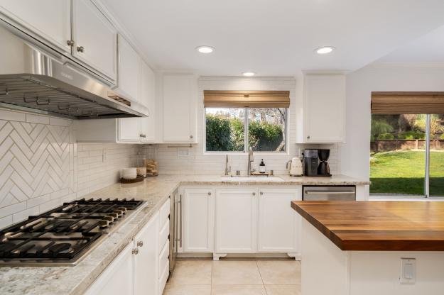 1057 Cheshire Cir Kitchen