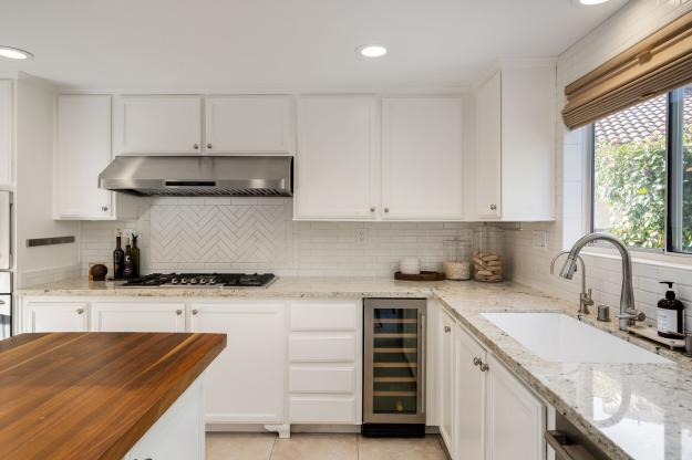 1057 Cheshire Cir Kitchen