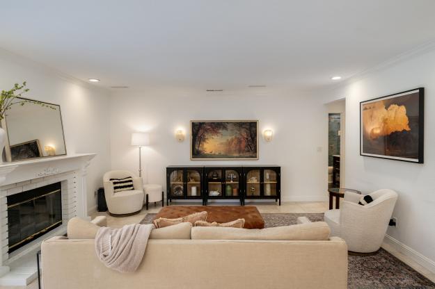 1057 Cheshire Cir Family Room