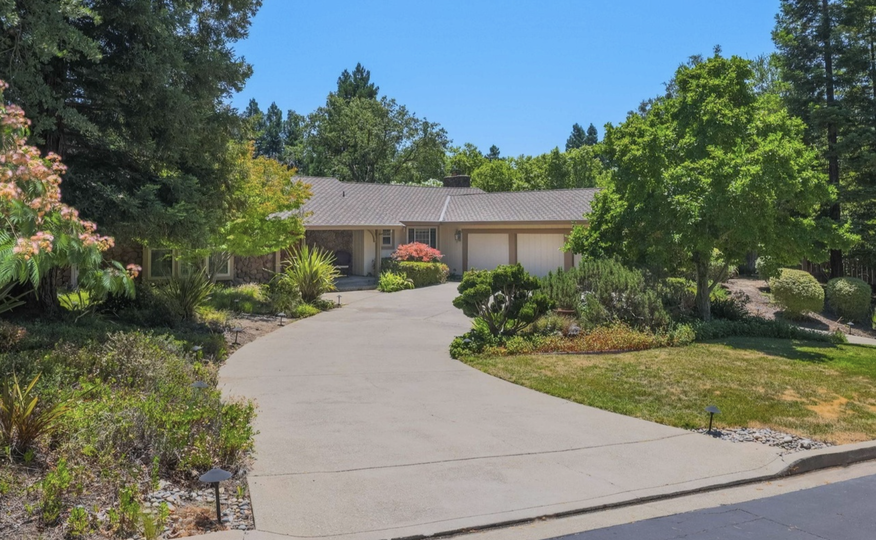 2112 Red Oak Pl