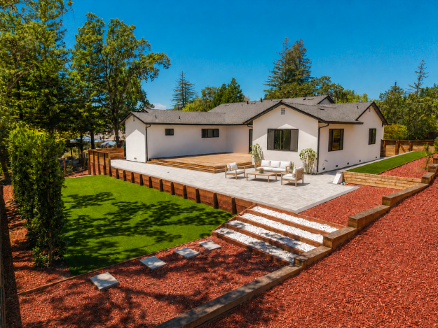 1080 Scots Lane Backyard