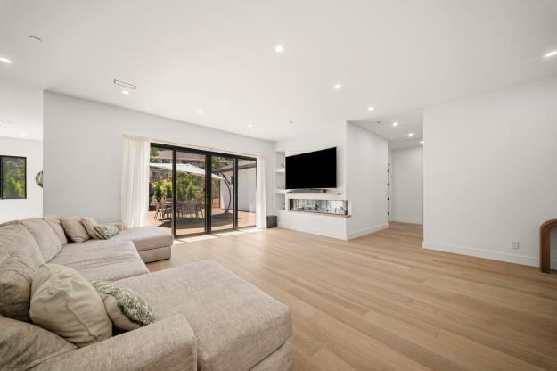 1080 Scots Lane Living Room