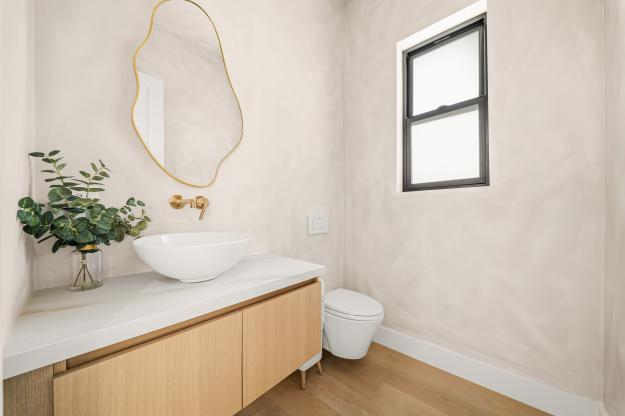1080 Scots Lane Bathroom