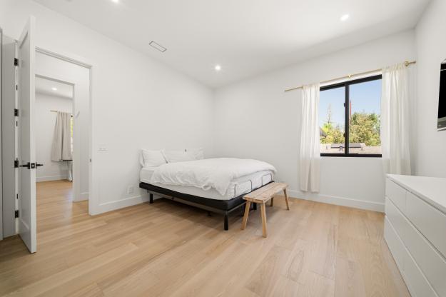 1080 Scots Lane Bedroom
