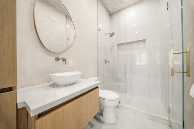 1080 Scots Lane Bathroom