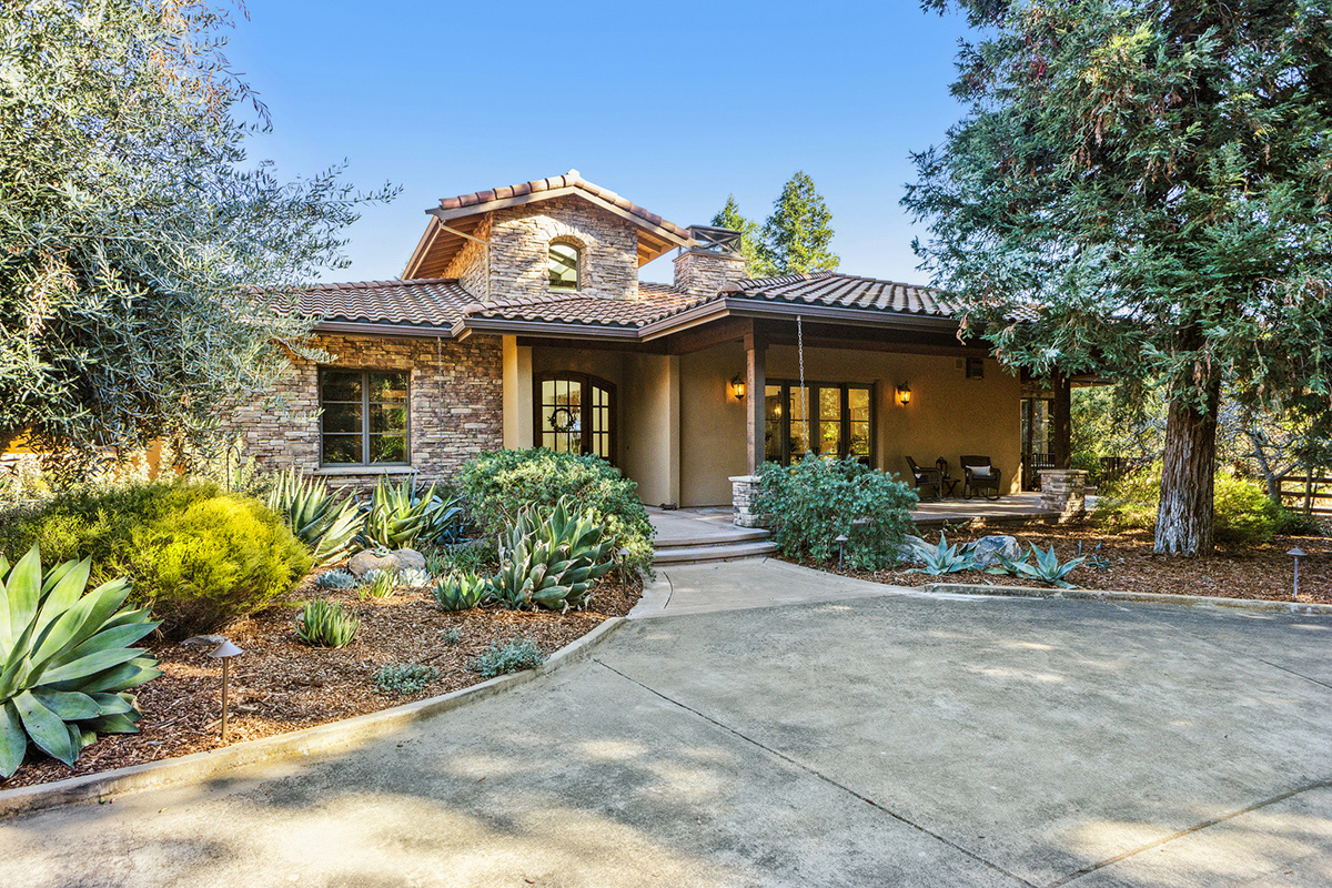 1150 Country Lane